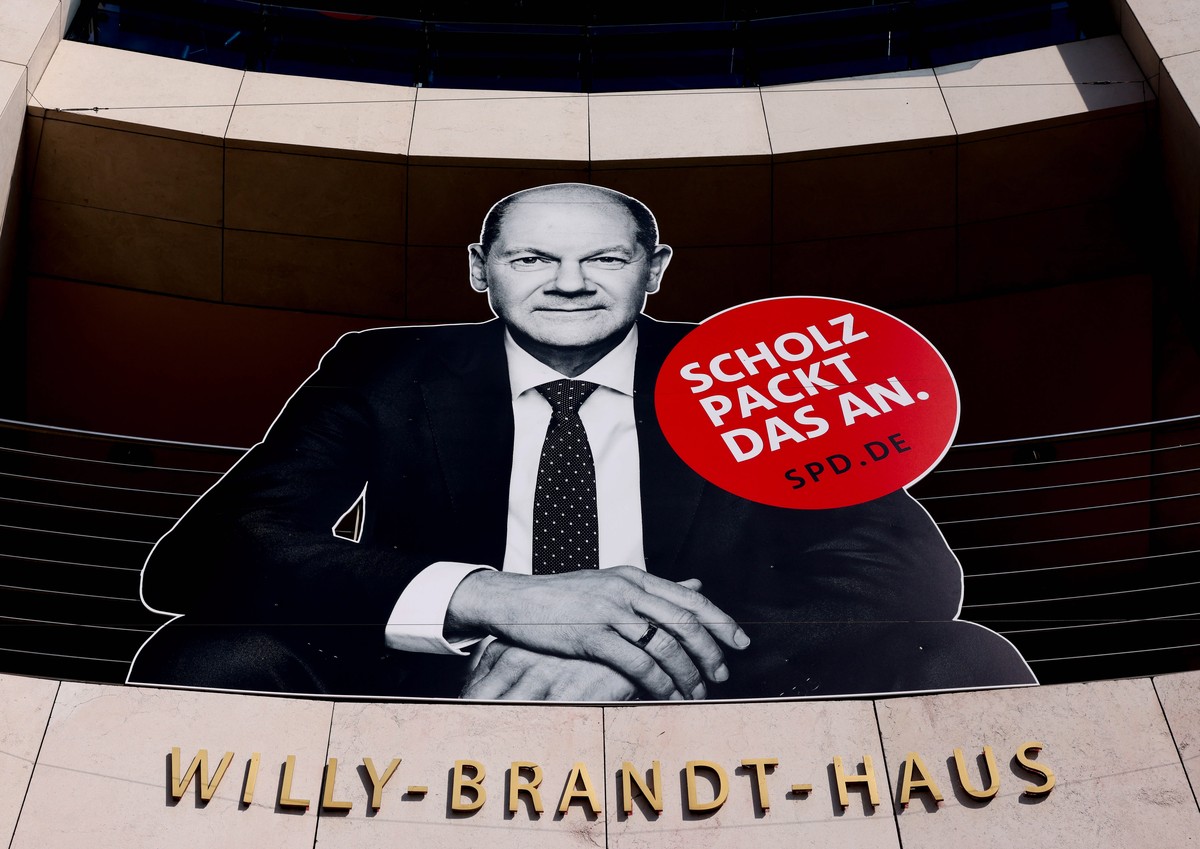 epa09410761 A large scale election poster of Social Democratic Party (SPD) top candidate for the federal elections, Olaf Scholz, is seen on the facade of the Willy-Brandt-Haus, headquarters of the Ger ...