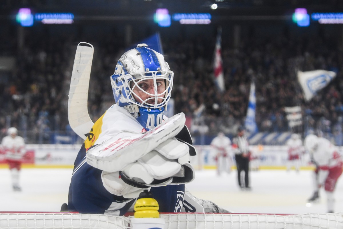 Ambri's goalkeeper Damiano Ciaccio, during the preliminary round game of National League A (NLA) Swiss Championship 2021/22 between HC Ambri Piotta against HC Lausanne, at the Gottardo Arena in A ...