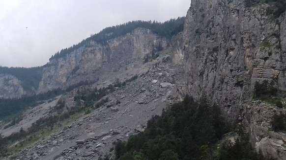 Felsberg
Naechtliche Rega Einsatz am Felsberger Calanda mussten Sie Eine verlezte Person retten.
Foto Erwin Zingg Felsberg erwino1gmx.ch