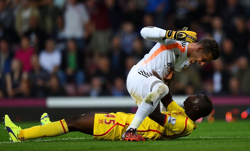 Balotelli muss die Überlegenheit von West Ham anerkennen, hier Keeper Adnan.