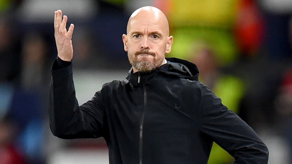 epa10898515 Manchester United manager Erik Ten Hag gestures on the touchline during the UEFA Champions League Group A match between Manchester United and Galatasaray Istanbul in Manchester, Britain, 0 ...