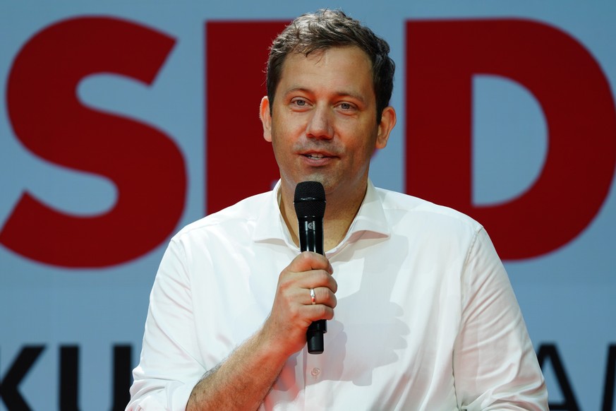 epa09287818 Social Democratic Party (SPD) Secretary General Lars Klingbeil speaks during the Social Democratic Party?s (SPD) &#039;Future Camp&#039; at the Willy-Brandt-Haus in Berlin, Germany, 20 Jun ...