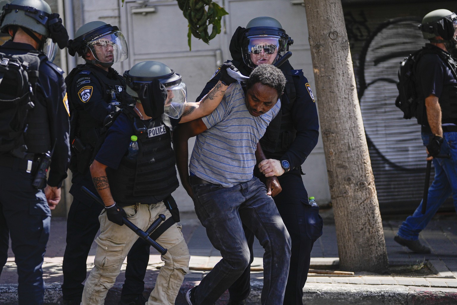 Eritrean protesters clash with Israeli riot police in Tel Aviv, Israel, Saturday, Sept. 2, 2023. Hundreds of Eritrean asylum seekers smashed shop windows and police cars in Tel Aviv on Saturday and cl ...