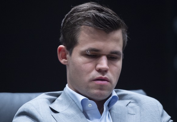 epa07186997 Norway&#039;s World Chess Champion Magnus Carlsen still has small patches over his right beyebrow&#039;s cut as he plays against his US challenger Fabiano Caruana in their Round Eleven gam ...