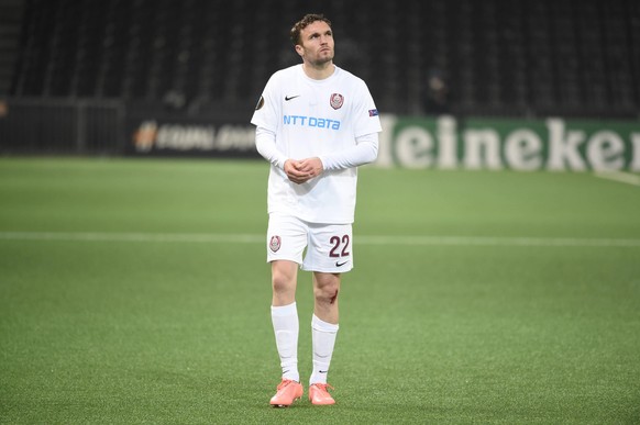 UEFA Europa League: BSC Young Boys - CFR Cluj 10.12.2020, Bern, Wankdorf, UEFA Europa League: BSC Young Boys - CFR Cluj, der Torsch�tze 22 Gabriel Debeljuh Cluj ist nach der Niederlage entt�uscht. *** ...