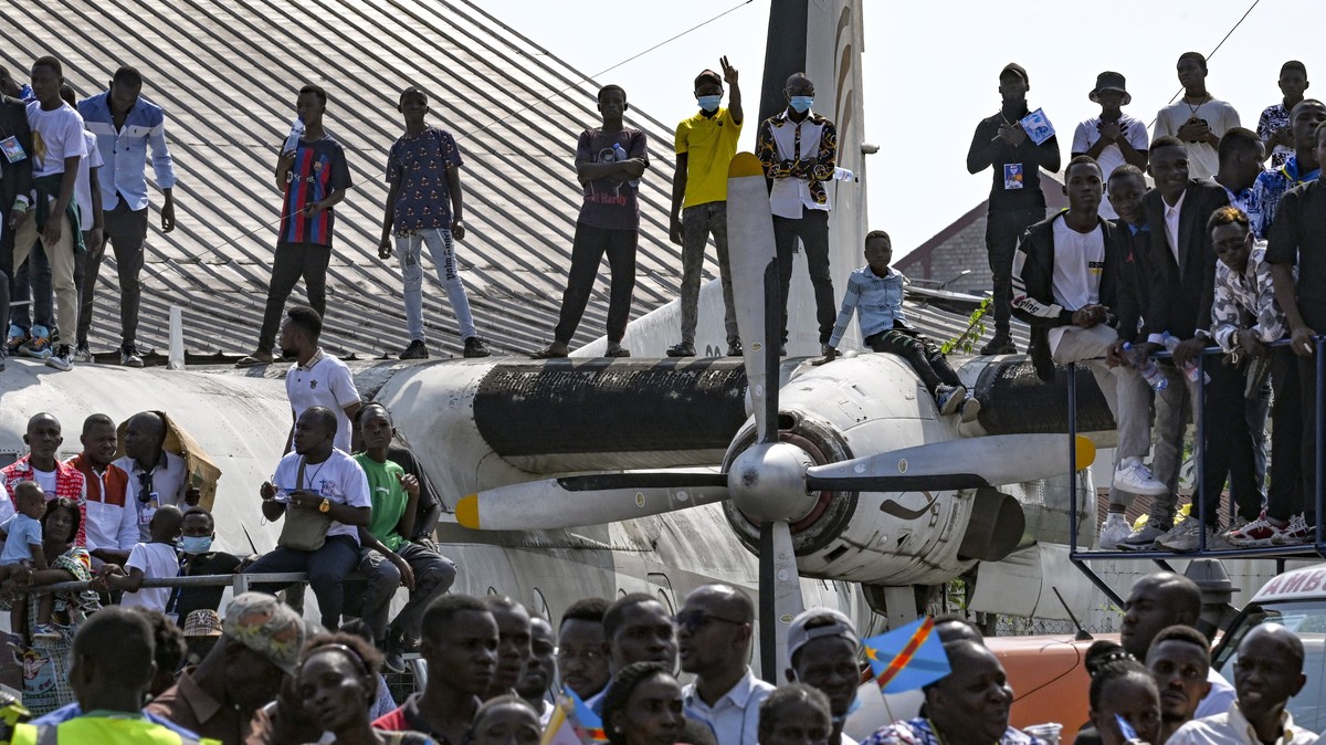 epa10442380 Attendees cheer for Pope Francis (not pictured) prior the mass at the N'DoPope Francis arrives to celebrate Holy Mass in the area of the Ndolo Airport in the Kinshasa city during the  ...