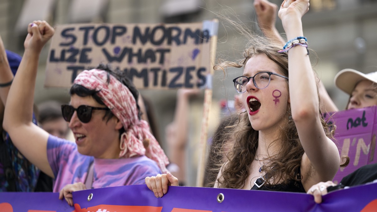 Heute-findet-in-der-Schweiz-der-feministische-Streik-statt-alle-Bilder-und-News-live