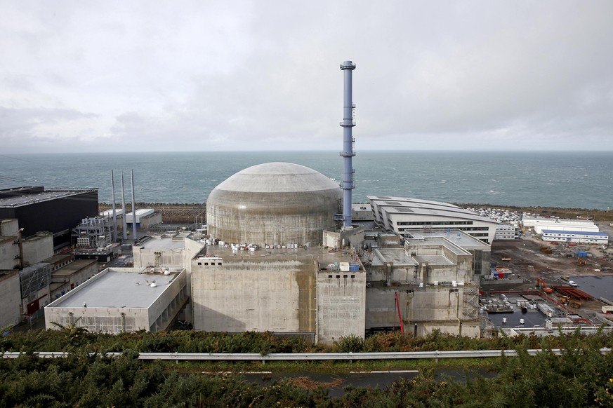 FILE PHOTO - General view of the construction site of the third-generation European Pressurised Water nuclear reactor (EPR) in Flamanville, France, November 16, 2016. REUTERS/Benoit Tessier/File photo