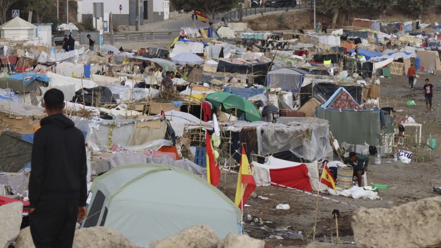 epaselect epa13216494 A migrant looks at makeshift tents erected by migrants along Trampolin Beach in Ceuta, Spain, 06 September 2026. Ceuta President Juan Jesus Vivas is expected to meet European Com ...