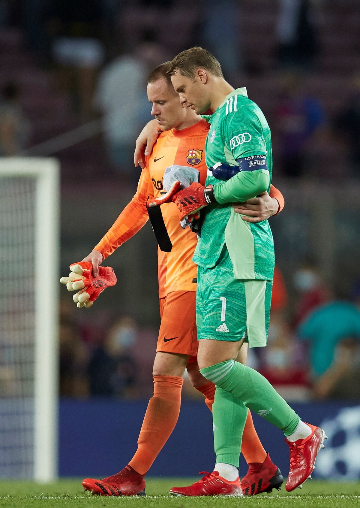 epa09468754 Bayern Munich's goalkeeper Manuel Neuer (R) talks to FC Barcelona's goalkeeper Marc-Andre ter Stegen (L) after the UEFA Champions League Group E soccer match between FC Barcelona ...