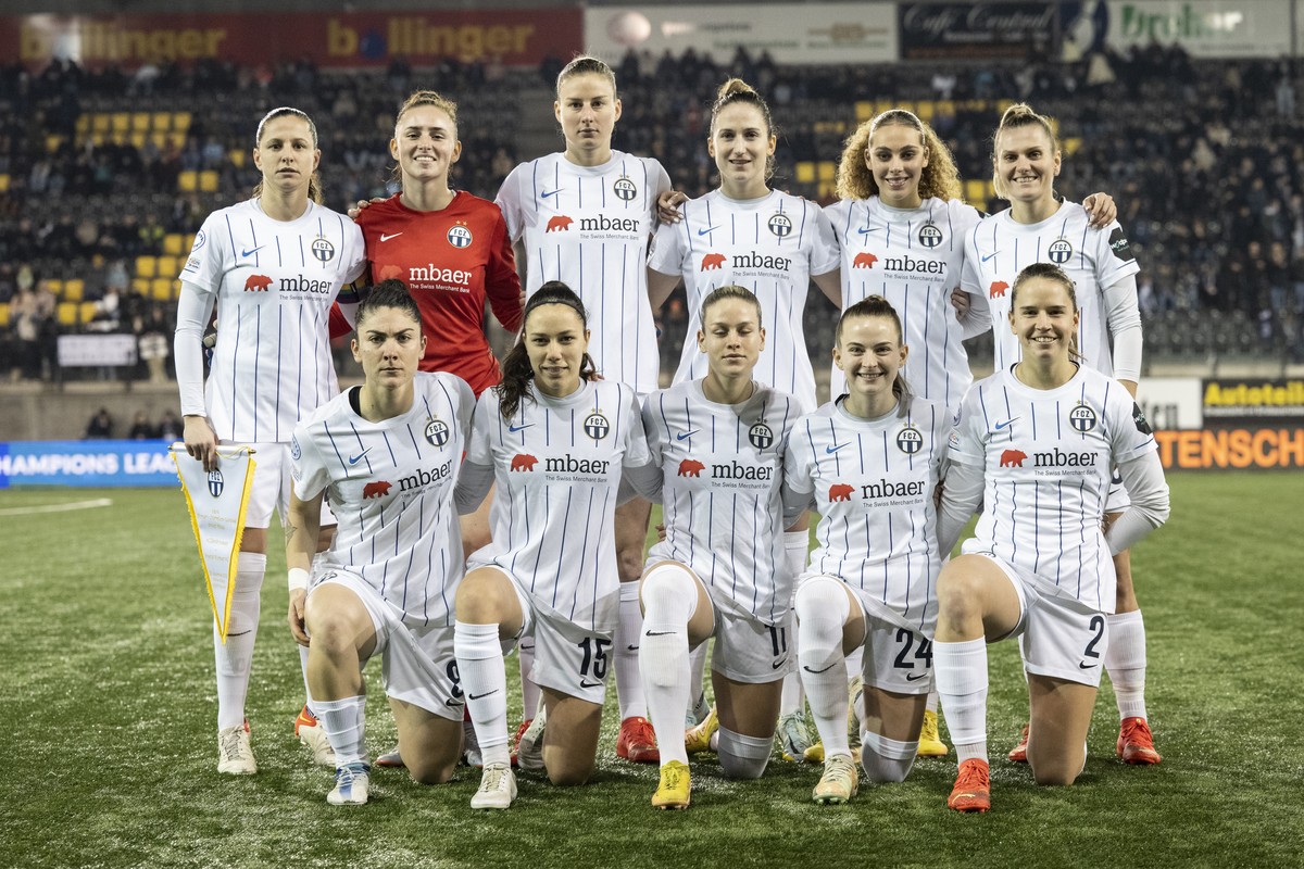 FCZ women pose during the UEFA Women's Champions League soccer match between Switzerland's FC Zuerich and England's Arsenal WFC, at the wefox Arena in Schaffhausen, Switzerland, Wednesd ...