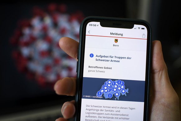 Die Alertswiss-App informiert ueber das aufgebot fuer Truppen der Schweizer Armee waehrend der Coronavirus (Covid-19) Pandemie, am Dienstag, 17. Maerz 2020 in Bern. (KEYSTONE/Anthony Anex).