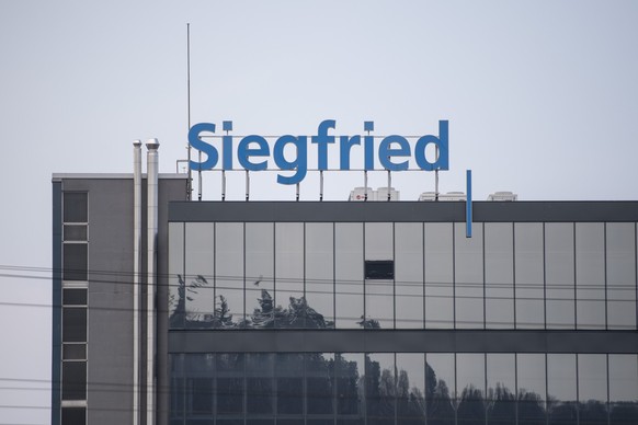 Das Logo der Siegfried AG in Zofingen am Montag 26. Maerz 2018. (KEYSTONE/Urs Flueeler)