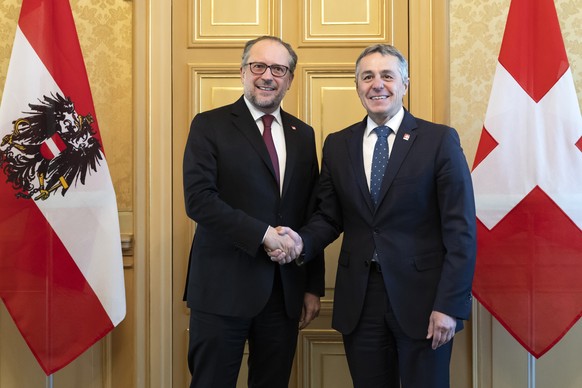 epa11295523 Swiss Foreign Minister Ignazio Cassis (R) and Austria&#039;s Foreign Minister Alexander Schallenberg shake hands during Schallenberg&#039;s visit in Bern, Switzerland, 23 April 2024. EPA/P ...