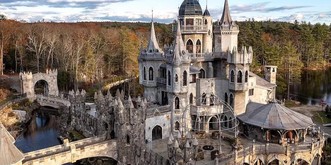 Dystopisches Disney-Schloss für 60 Millionen, irgendwer?