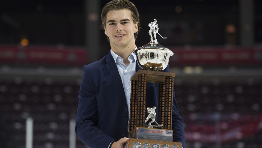 ZUM NHL DRAFT 2017 VOM 23. UND 24. JUNI 2017 IN CHICAGO, USA, STELLEN WIR IHNEN FOLGENDES BILDMATERIAL ZU NICO HISCHIER ZUR VERFUEGUNG - CHL Rookie of the Year Award recipient Nico Hischier, from the  ...