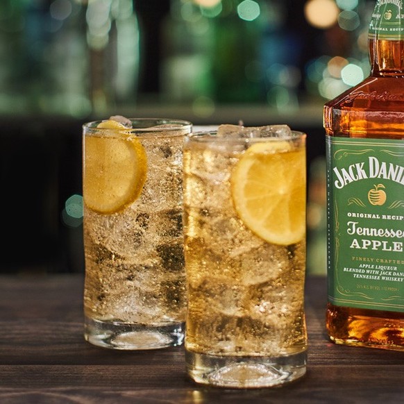 Jack Apple Fizz jack daniel&#039;s tennessee apple sodawasser drink trinken cocktail https://www.jackdaniels.com/