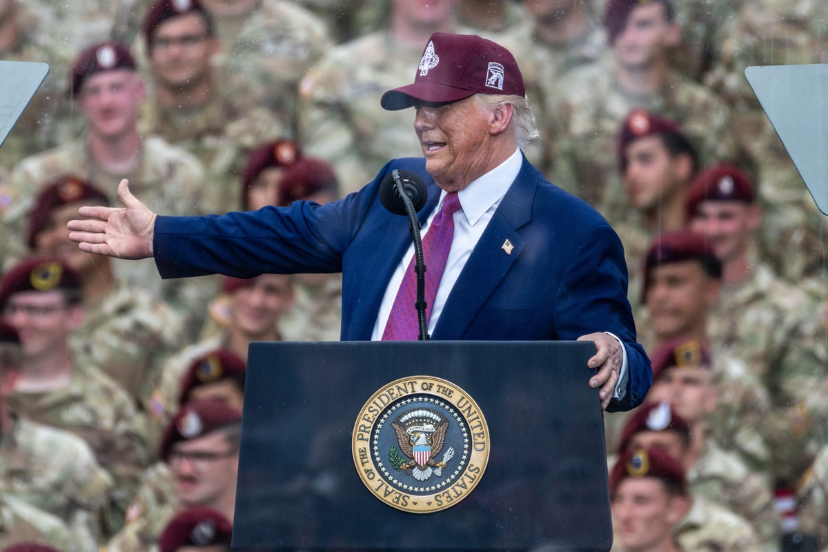 epa12169141 US President Donald Trump speaks at Fort Bragg to celebrate the US Army's 250th anniversary at Pike Field at Fort Bragg, North Carolina, USA, 10 June 2025. Fort Bragg is home to the 8 ...