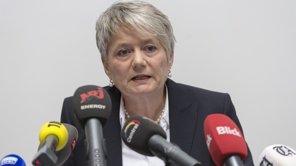 Regierungsraetin Jacqueline Fehr, Vorsteherin der Direktion der Justiz und des Innern, informiert an einem Point de Presse zu Fragen rund um das Toetungsdelikt im Zuercher Seefeld, im Medienzentrum Wa ...