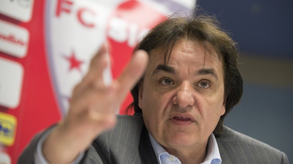 Le president du FC Sion Christian Constantin prend la parole lors d&#039;une conference de presse, ce mardi 20 mai 2014, a Martigny. (KEYSTONE/Anthony Anex)