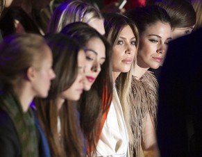 Sitzt zwar schon bei allen Fashion-Shows in der Front Row, will aber trotzdem abnehmen: Kim Kardashian.