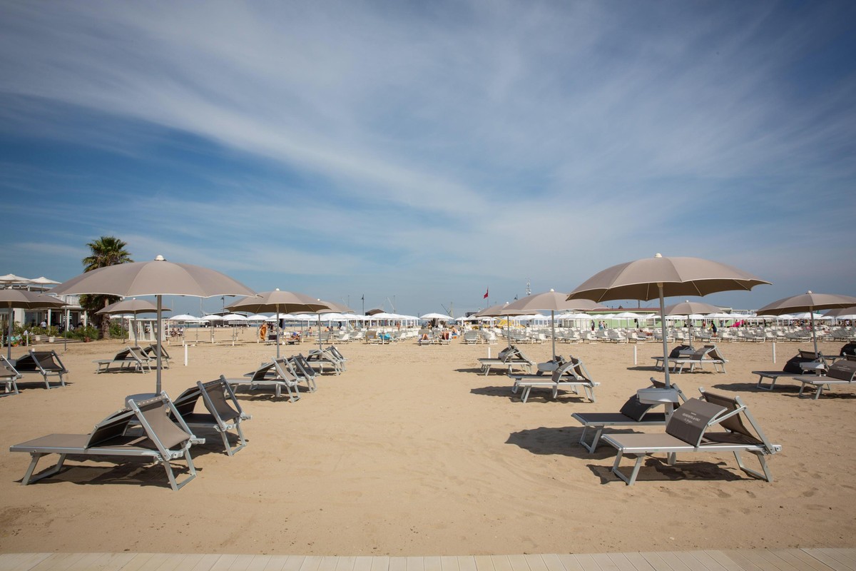 epa08439017 A general view of the beach in Cesenatico, Italy, 23 May 2020. Italy's most popular beaches, in Sardinia, at Rimini and on the Ligurian Riviera, reopened as Italy is gradually easing  ...