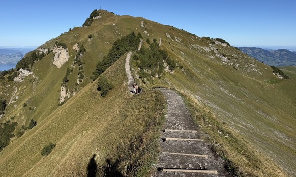 Gratweg Stoos Klingenstock Fronalpstock Gratwanderweg