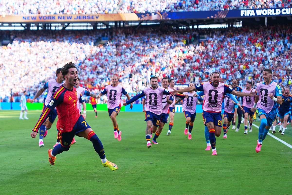 Spain's Ferran Torres (7) celebrates scoring their first goal during the World Cup final soccer match between Spain and Argentina in East Rutherford, N.J., near New York, Sunday, July 19, 2026. ( ...
