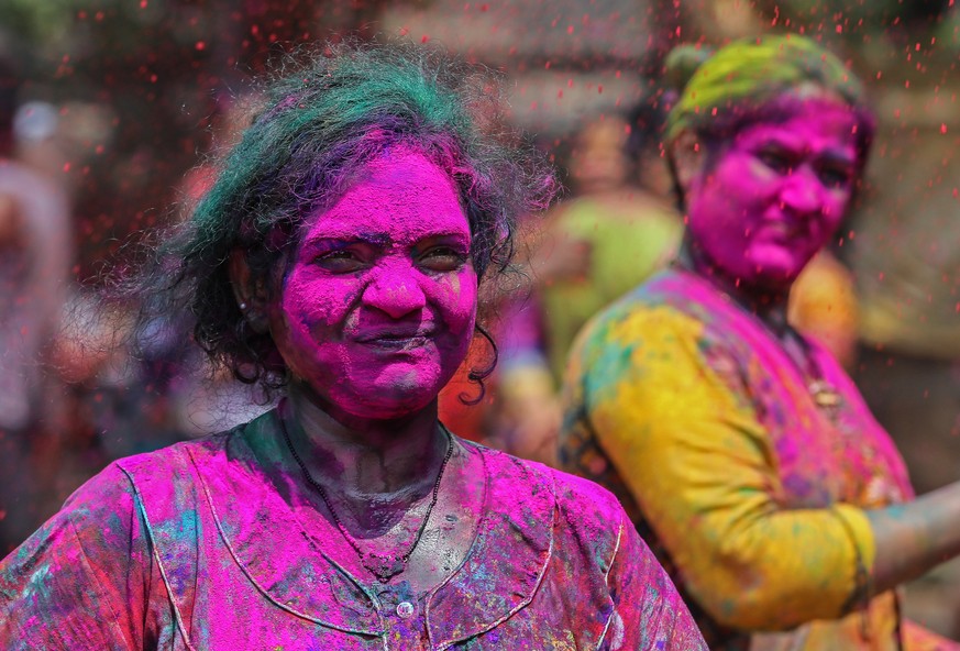 epa09104936 Revellers covered with powdered colours celebrate the Holi festival in Mumbai, India, 29 March 2021. Due to the massive Covid-19 spike many states including Maharashtra, Delhi, Madhya Prad ...