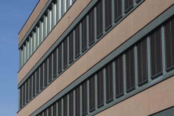 Das bestehende UBS-Gebauede an der Max-Hoegger-Strasse 81, fotografiert am Freitag, 1. November 2024 in Zuerich. Die UBS plant an diesem Standort den Bau eines 108-Meter hohen Hochhauses. Die Jungen G ...