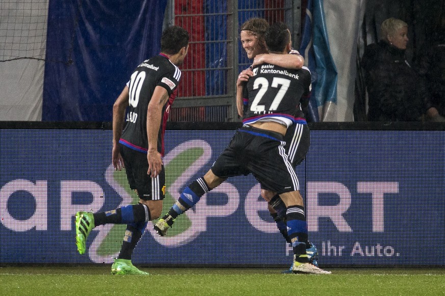 Delgado, Aliji und Bjarnason jubeln, der FC Basel ist Schweizer Meister 2016!&nbsp;