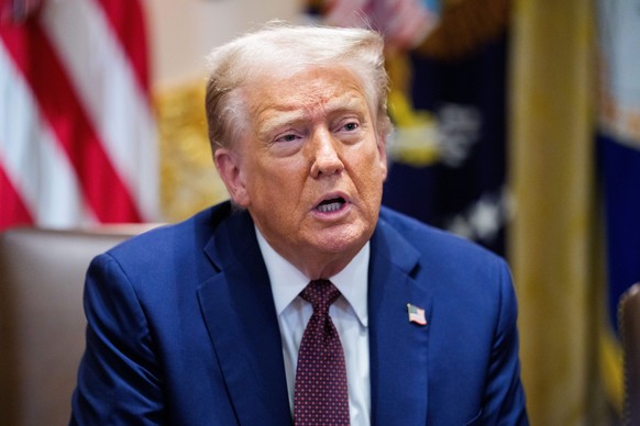 epa12324958 United States President Donald J Trump participates in a Cabinet Meeting in the Cabinet Room of the White House in Washington, DC, USA, 26 August 2025. EPA/AARON SCHWARTZ / POOL