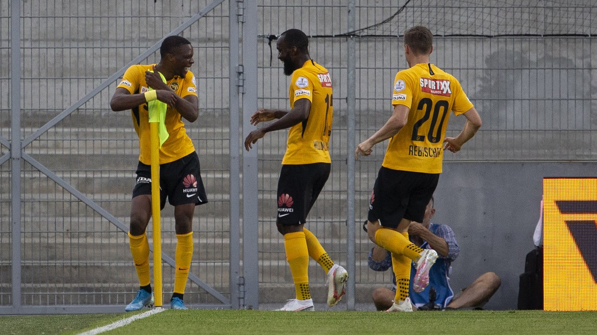 Young Boys' midfielder Christopher Martins, left, celebrates his goal past teammates midfielder Nicolas Moumi Ngamaleu, center, and midfielder Michel Aebischer, right, after scoring the 0:1, duri ...