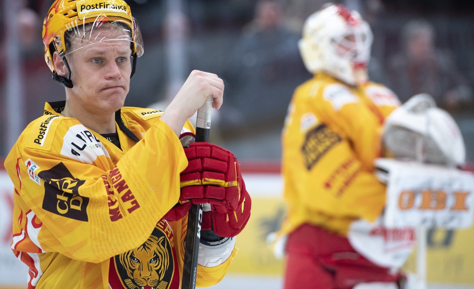 Le top scorer de Langnau Harri Pesonen montre sa deception a la fin du match du championnat suisse de hockey sur glace de National League entre le Lausanne HC et le SCL Langnau Tigers ce mardi 25 fevr ...