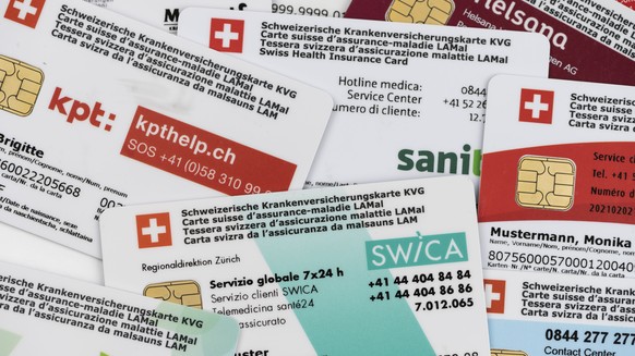 THEMENBILD ZU DEN KRANKENKASSENPRAEMIEN --- [Symbolic Image] Different Swiss health insurance cards, photographed in Zurich, Switzerland, on September 9, 2019. (KEYSTONE/Christian Beutler)..[Symbolbil ...