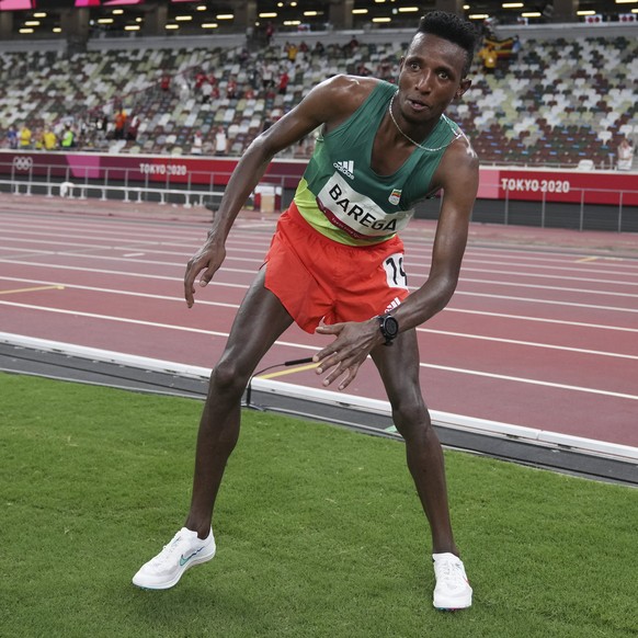 Selemon Barega, of Ethiopia, celebrates after winning the men&#039;s 10,000-meters final at the 2020 Summer Olympics, Friday, July 30, 2021, in Tokyo. (AP Photo/Matthias Schrader,Pool)