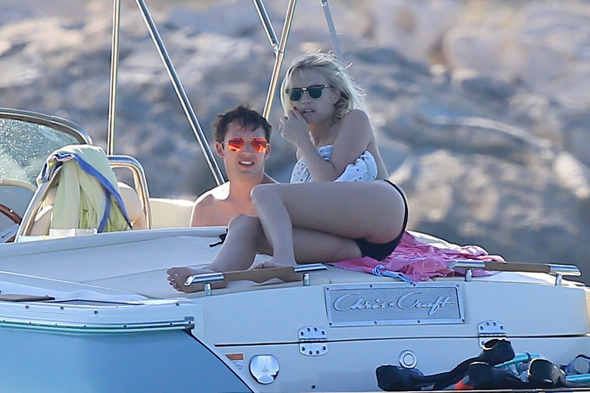 James Blunt and Sofia Wellesley on holidays in Ibiza, on Thursday 11st September, 2014
Semi_exclusive