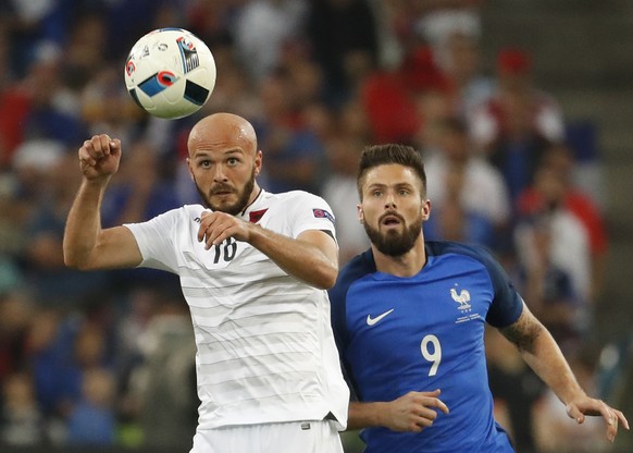Football Soccer - France v Albania - EURO 2016 - Group A - Stade Vélodrome, Marseille, France - 15/6/16
Albania&#039;s Arlind Ajeti in action with France&#039;s Olivier Giroud 
REUTERS/Yves Herman
 ...