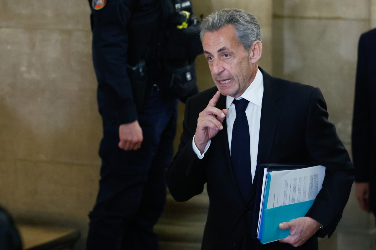 epa12825265 Former French President Nicolas Sarkozy arrives at the courthouse on the opening of the appeal trial in the Libyan financing case in Paris, France, 16 March 2026. Convicted at first instan ...