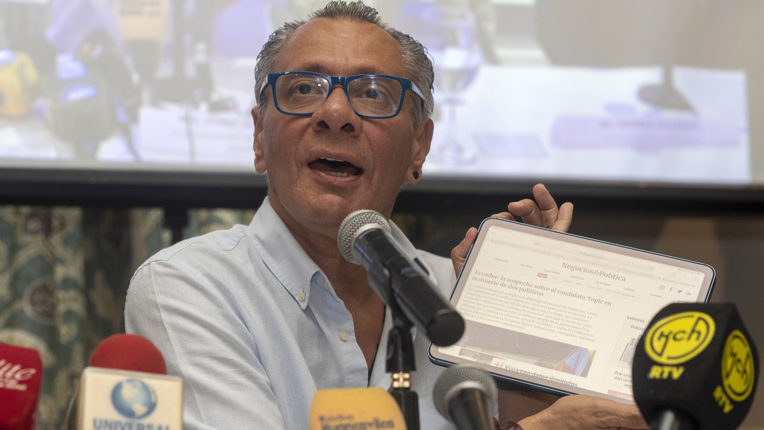 epa10804997 Jorge Glas, former vice president of Ecuador during the presidential term of Rafael Correa (2007-2017), participates in a press conference in Guayaquil, Ecuador, 17 August 2023. Glas claim ...