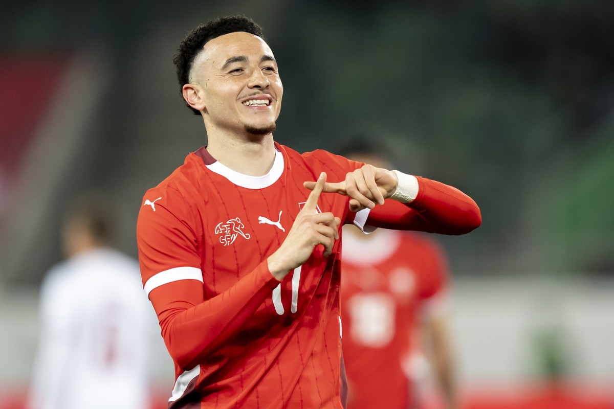 epa11988174 Switzerland's Ruben Vargas celebrates the 1:0 during a friendly soccer match between Switzerland and Luxembourg at the Kybunpark stadium in St. Gallen, Switzerland, 25 March 2025. EPA ...