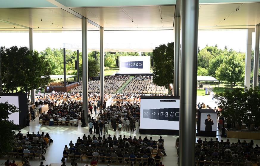 People attend the annual World Wide Developers Conference at Apple's headquarters in Cupertino, Calif., Monday, June 8, 2026. (AP Photo/Noah Berger)
Apple Conference