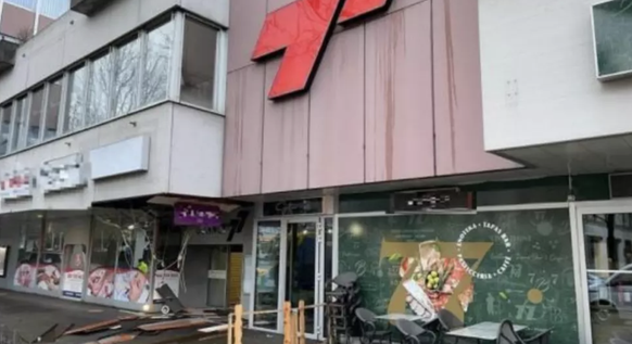 Im Einkaufszentrum «Uschter 77» kam es zu einem Brand.