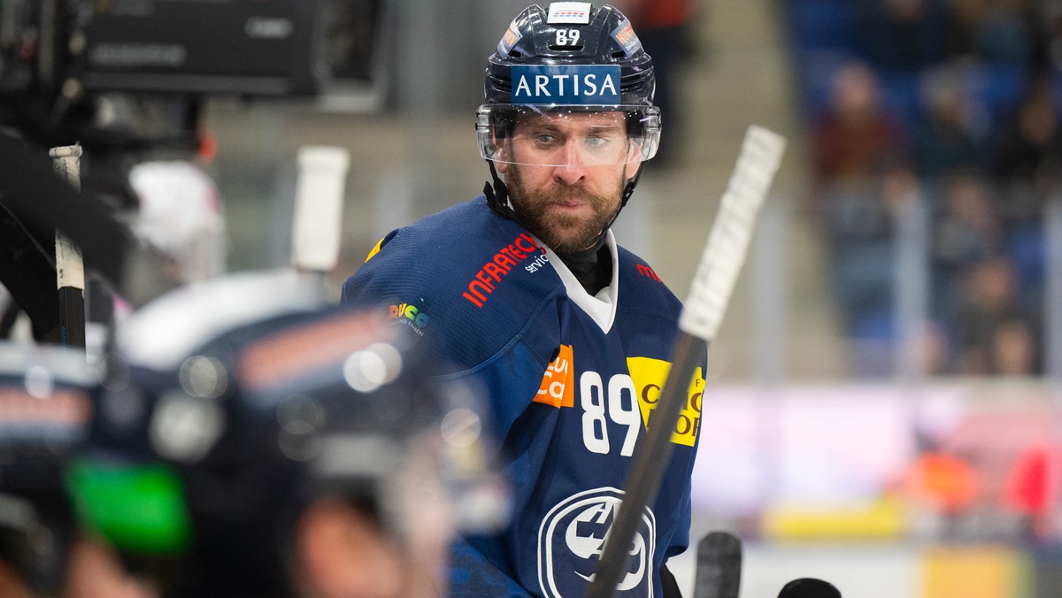 Christopher DiDomenico (HCAP) during the regular season National League game between HC Ambri Piotta and HC Ajoie at the ice stadium Gottardo Arena in Ambri, Switzerland, Wednesday, January 22, 2025.  ...