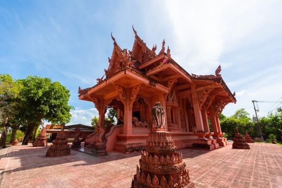 Der Wat Ratchathammaram, auch bekannt als roter Tempel, auf Koh Samui.
