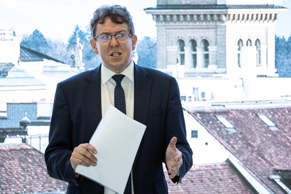 Albert Roesti, Praesident von der SVP Schweiz, aeussert sich an einer Medienkonefernz ueber Forderungen zum Schutz von Covid-19 unter Ausschluss von Notrecht sowie bei einer zweiten Welle, am Samstag, ...