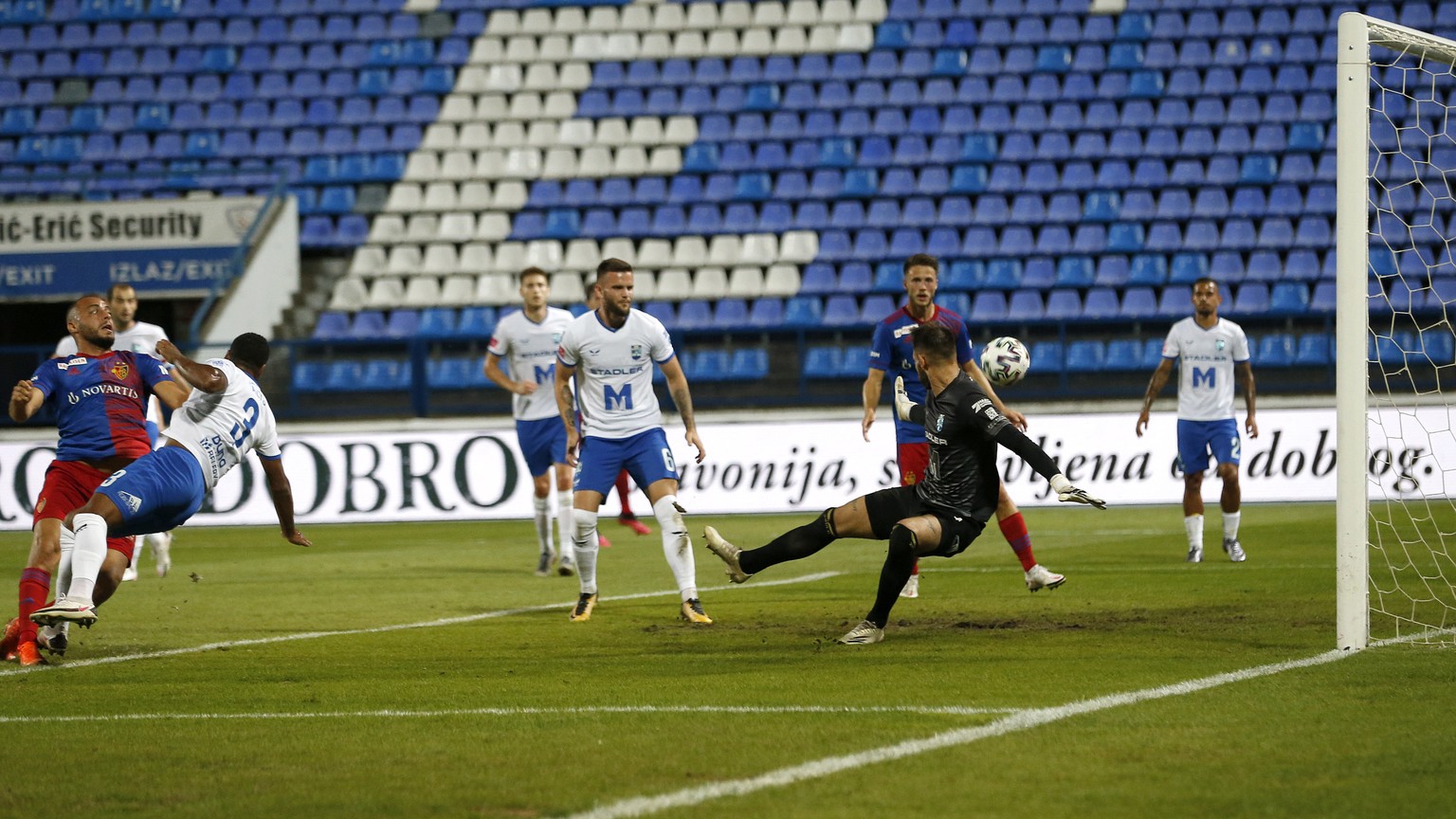 Basel&#039;s Arthur Cabral, left, scores against Osijek during the Europa League second qualifying round soccer match between Osijek and Basel at the Gradski Vrt stadium in Osijek, Croatia, Thursday,  ...