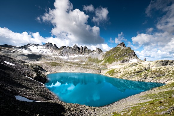 Diese 22 Wanderungen führen zu einem wunderbaren See (oder Seeli)
Falls ein See nicht genügt, empfehle ich wärmstens die 5-Seenwanderung am Pizol SG. Da hat&#039;s für jeden einen dabei ;).