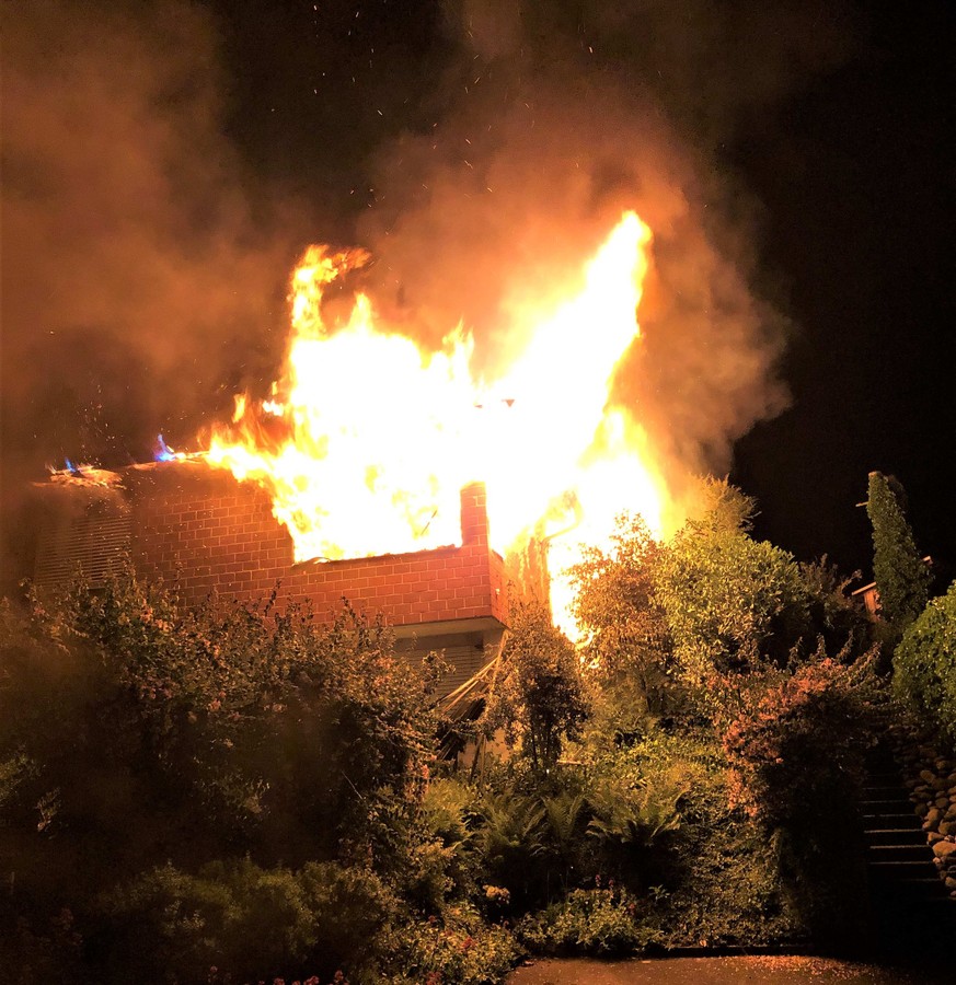 Jonschwil: Einfamilienhaus nach Streit angezündet



Am Donnerstag (20.06.2019), kurz nach Mitternacht, ist in einem Einfamilienhaus an der Wildbergstrasse ein Brand ausgebrochen. Die Strafverfolgungs ...