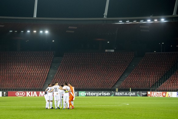 The team of Zurich react during the UEFA Europa League group stage soccer match between Switzerland&#039;s FC Zurich and Cyprus&#039; AEK Larnaca FC at the Letzigrund stadium in Zurich, Switzerland, o ...